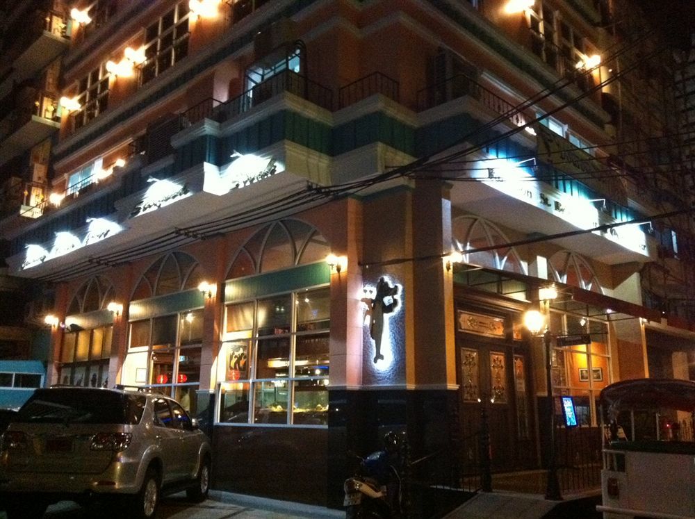 מלון Bourbon St. Boutique 4*