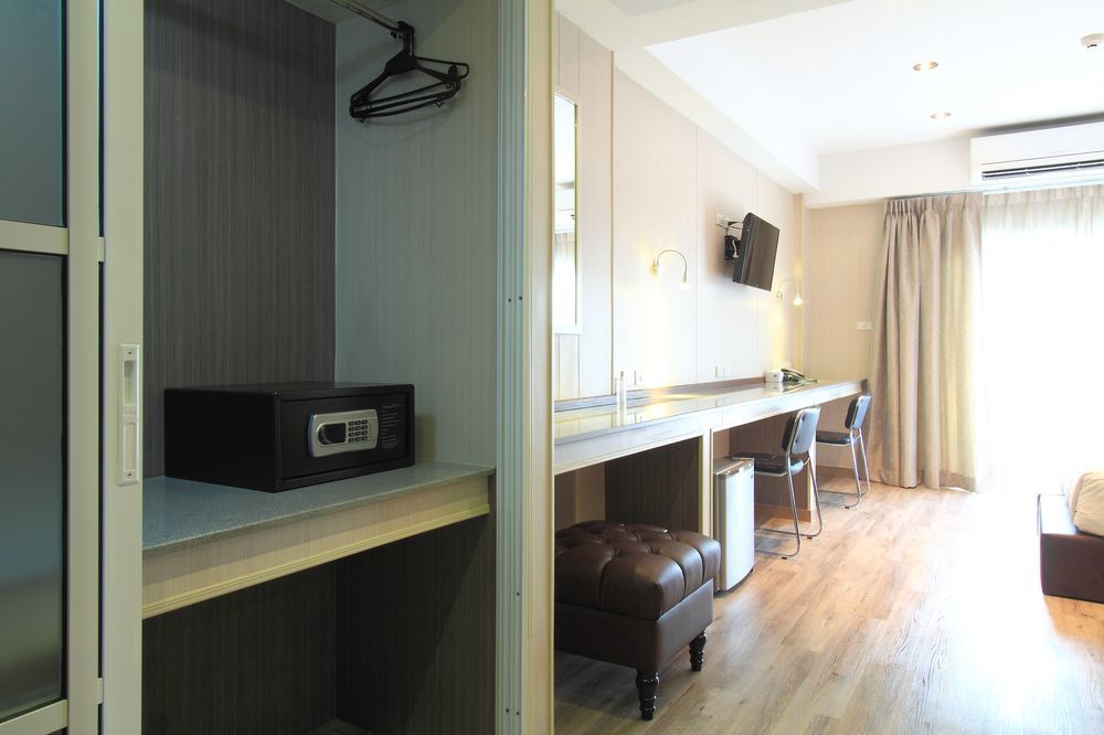 מלון Bourbon St. Boutique 4*