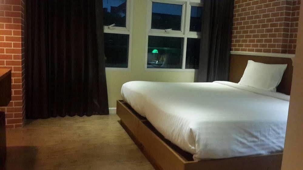 מלון Bourbon St. Boutique 4*